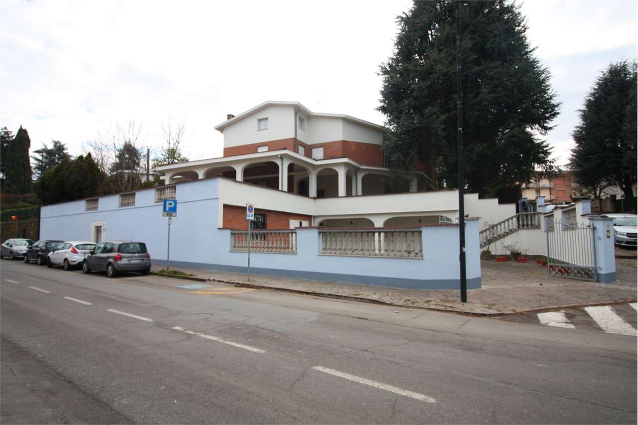 RIF. 890 – Villa in zona centralissima